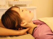 セイナ(Seina)の雰囲気(肩首解し)