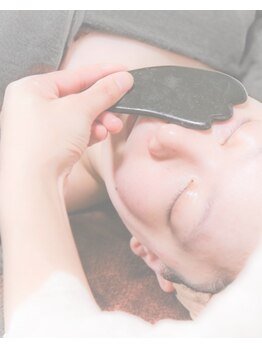 ナンバーナイン(No.9)の写真/気になる顔のたるみには【エビデンス】を取得しているバザルトストーン。深部温熱で叶える上向き印象ケア