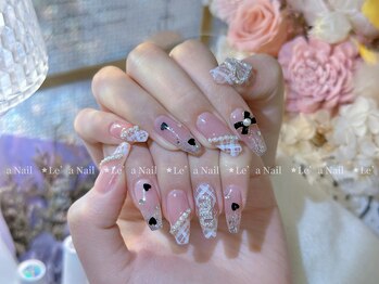 白チェックネイル