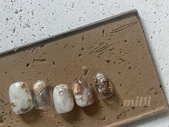 ミリネイルズ(milli nails)/淡色ゴールド