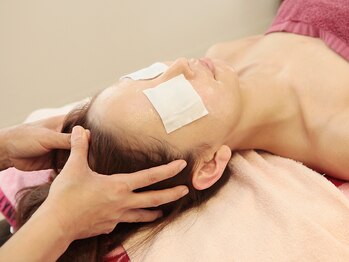 モンド アペルト(mondo aperto)/リフトアップ中のヘッドスパ