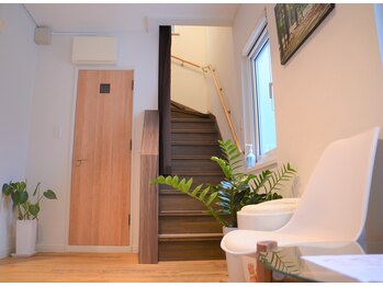 マルヤマサロン(MARUYAMA SALON)/入口