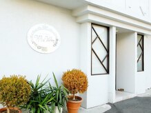 周南市の日産裏山店隣の白い建物がサロンです！