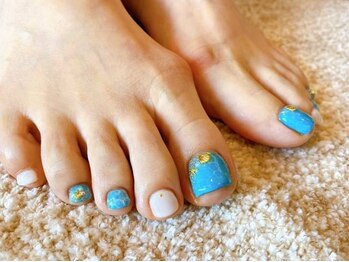 心逢(ココア)の写真/夏のデザイン豊富！！気分が華やかになるフットネイルでお出かけしたくなる足元へ♪お得なクーポンも◎
