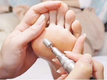 プリナチュール 仙台店の写真/全国でも希少!!ドイツ式フットケア♪【足爪の甘皮ケア+足裏の角質処理】で意外と見られている足元の印象UP