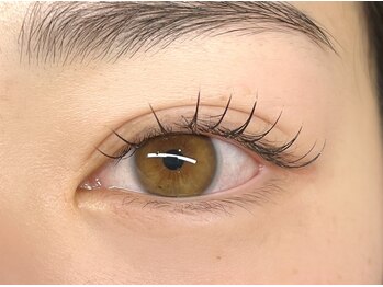 縁と縁(enn to yukari)/どの角度からも際立つエクステ