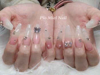 ちゅるん白グラデネイル