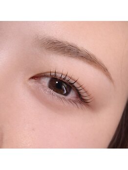 アオゾラヘアーヒカリノモリ(AOZORA HAIR hikarinomori)/目尻にかけて流すデザインも人気