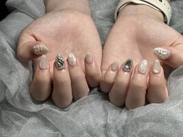 ホワイトきらきらネイル