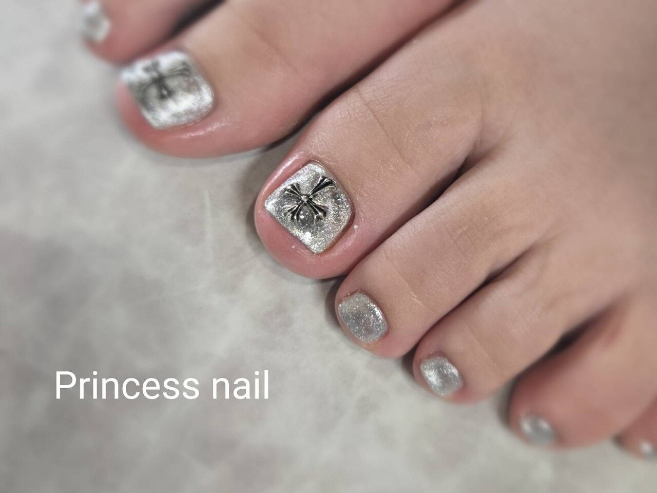 2025年秋トレンド】クロム フットのネイルデザイン集｜人気順