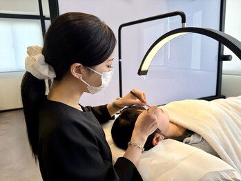 アールグレイス 表参道の写真/【表参道駅徒歩1分】独自の技術で圧倒的な持ちの良さをご提供◎キレイでモチの良い自慢の目元へ