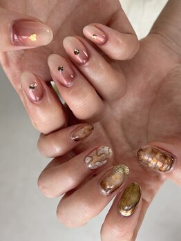 レヴィアネイル(REVIA nail)の写真/【布施駅スグ!!◎】大人の雰囲気漂うニュアンスネイルが得意♪パーツもたくさん取り揃えております☆