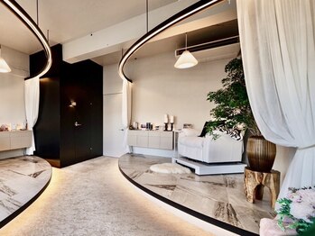 サロン ド トレス(SALON DE TRES)