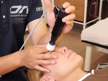 くすの木 治療院/顔のゆがみ矯正（目）