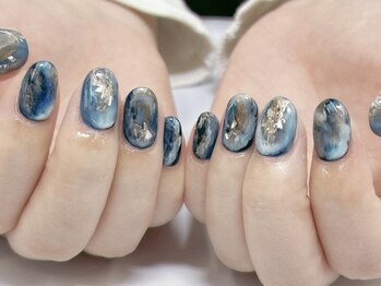 ハニービービー(Honey Bee Bee)/絵画風ネイル