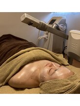 ビーエックス(.BX)/フェイシャルエステの様子