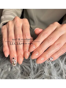 ルシア(LUCIA)/2~4本アートで楽しむ大人ネイル