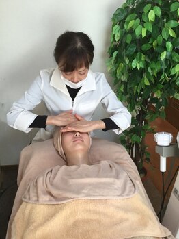 サンスターサレーヌ フェイシャルサロン 高田馬場駅前店/オールハンドでマッサージ