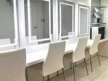 白を基調とした清潔感のある店内です★