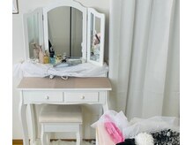 ドレッサー完備施術後はお化粧や髪の毛のお直しできます。