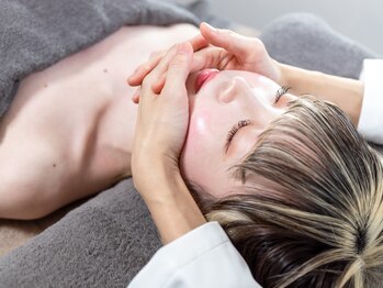 ヴェリタス(VERITAS)の写真/老け見えの原因はフェイスライン、口周りのたるみ。一緒に整えてお顔も小さく首もほっそり。