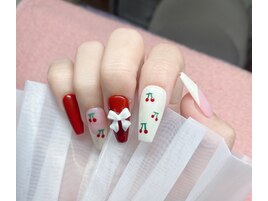 春夏　手描きチェリーネイル