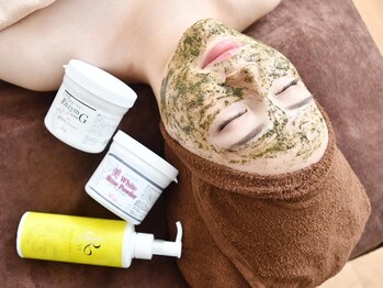 NAスキン 平塚茅ヶ崎店(Naskin)の写真/【TVでも紹介された大人気☆Revi 陶肌トリートメント】モデルや芸能人も愛用中のハーブピーリングで艶肌へ!
