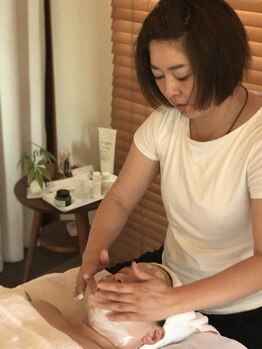 ネフェルティティ 緑地公園店(Nefertity)/◆栄養クリームを塗布