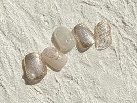 ホワイトゴールドうるうるネイル