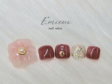 エミュー(Emieux)/チーク花ネイル