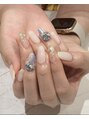 ラグジュアリーネイルズ タカダノババ(Luxury Nails Takadanobaba) シアーホワイト×シェルラメグラ×Ｖカットビジュー