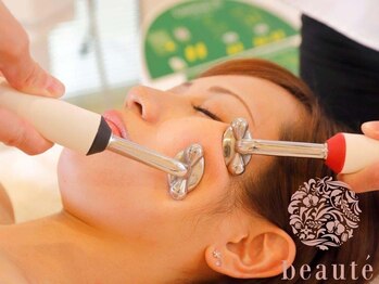 ボーテ(beaute)の写真/【シャープなフェイスライン作りに自信あり★】二重あご撃退、たるみケア、顔引き締め効果ばっちり◎