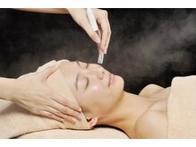 ★ポイント★『毛穴吸引』であらゆる毛穴の奥の角栓をスポッスポッとごっそりオフ！毛穴の徹底クリーニング