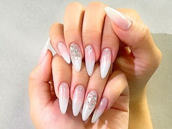 マーチ 難波本店(MARCH)の写真/人気デザイン多数♪ちゅるんとした奥行きのある仕上がりが可愛い◎爪のコンプレックスもプロ技術で美爪に♪