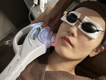 サロンスペース 新浦安店の写真/【新浦安にNEW OPEN】シミ・しわ悩みにBBL＋韓国最新プラピールで、理想の美肌へWアプローチ★