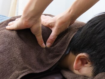 LuluShine 新宿【足つぼ/整体/肩こり/リンパマッサージ/オイルマッサージ】の写真/首,肩こりをいつも抱えている方へ！凄腕ベテラン揃い♪ツボを捉えてしっかりほぐすLuluへ駆け込んで♪
