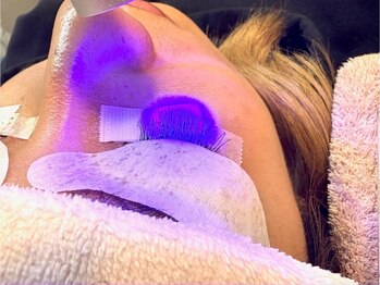 ヘアーサロン レーヌ(hair salon rEINE)の写真/【最新技術LEDエクステ】導入！完全硬化まで2秒で持続力UP！オイルクレンジングもOK！