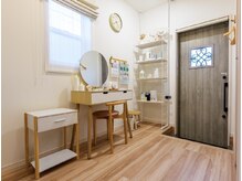 ラシック(La Chic)の雰囲気（施術前後にゆっくりお過ごしいただけるカウンセリングスペース）