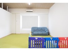 松山ひがし接骨院の雰囲気（キッズルーム完備！）