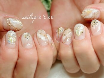ネイルトップエクル(nail top E CRU)/ベージュゴールド