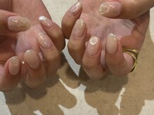 クルネ(QULNE)/乳白色ホワイトネイル/ゴールド