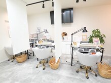 サロン ド ルネ(Salon de Lune)の雰囲気（ゆったりとした店内はお友達・親子などペアでのご来店も可能♪）