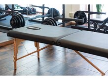ライトボディジム(Light Body gym)の雰囲気（明るく清潔感。ストレッチ、マッサージなどベット施術も充実。）