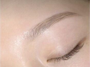 リリ 千歳店(LiLi)の写真/顔の印象を左右する眉はプロにお任せ！骨格×理想に合わせた眉デザインを提供します♪朝のメイクの時短に☆