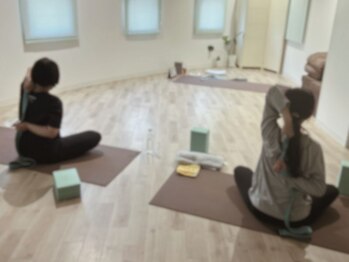 南林間駅前スタジオ メローヨガ(Mellow-Yoga)/2人だけのセミプライベートヨガ