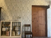 スワンスタイル(SWANSTYLE)/ショーケースとサロン入り口の扉