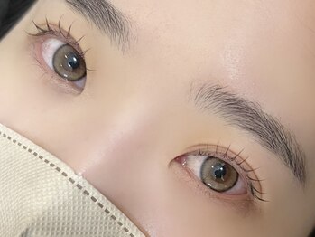 ラミネス(Lmns)の写真/≪ぱっちり愛されEYEへ≫くるんと上向きカールで印象UP×自然なのに盛れる！束感まつげで今っぽ可愛さも◎