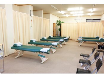 北越谷みんなの鍼灸整骨院/施術用ベッド