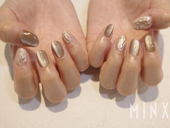 ミンクスプラス ネイル(MINX plus)の写真/『お好みに合わせたニュアンスネイルのサンプルチップが多数あります♪』