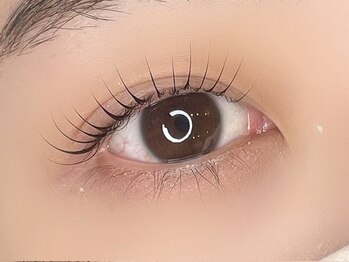 ライラ(Lyla)の写真/【居心地の良いリラックス空間】お仕事帰りにも♪ゆったり寛げる店内で、くつろぎながら大人上品な目元へ